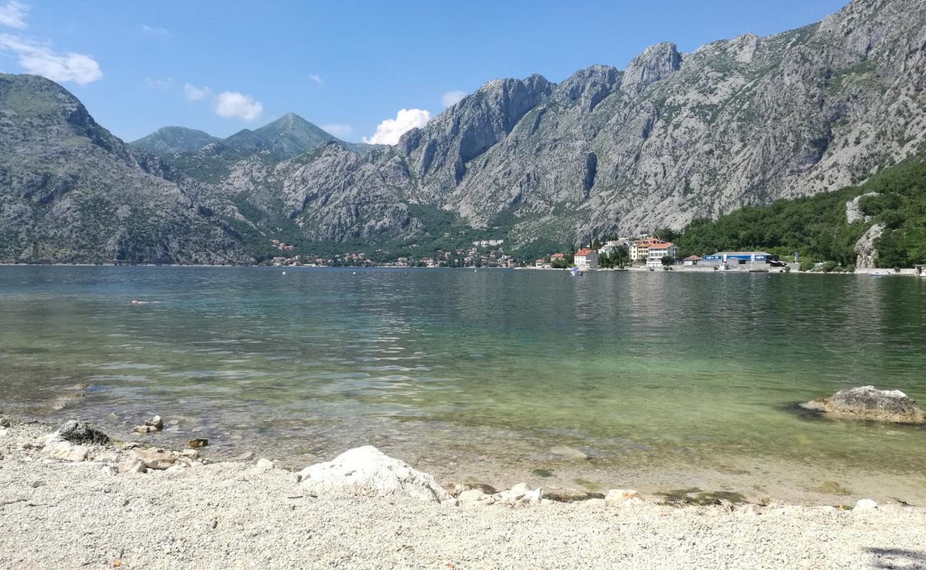 Galebova stijena'in fotoğrafı bej çakıl yüzey ile
