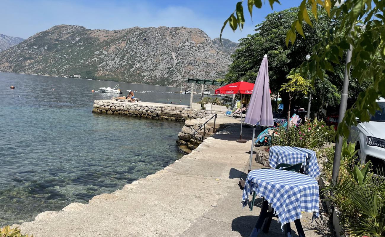 Pana beach'in fotoğrafı gri çakıl taşı yüzey ile