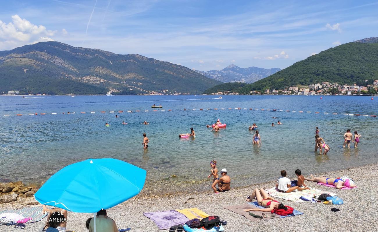 Plazha Ponta'in fotoğrafı küçük gri çakıllar yüzey ile