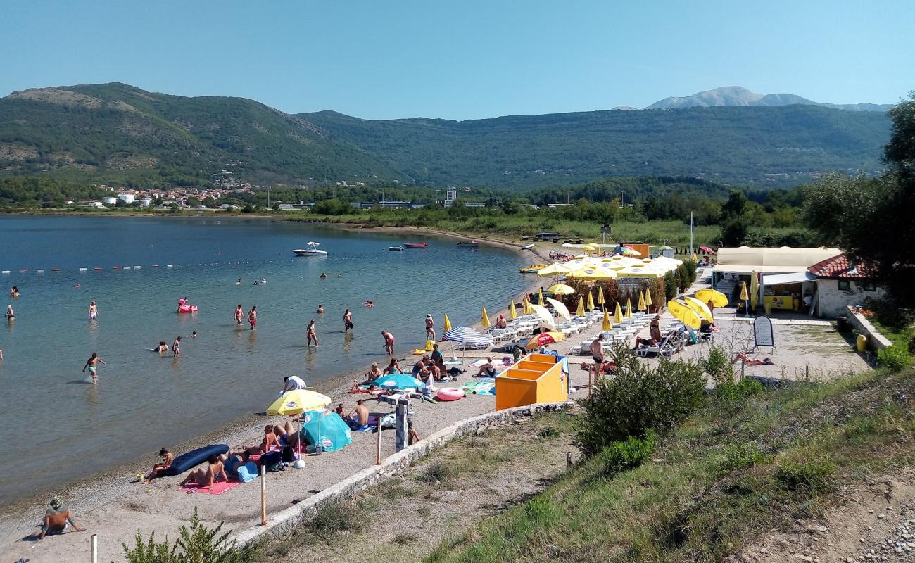 Kalardovo beach'in fotoğrafı küçük bej çakıl yüzey ile