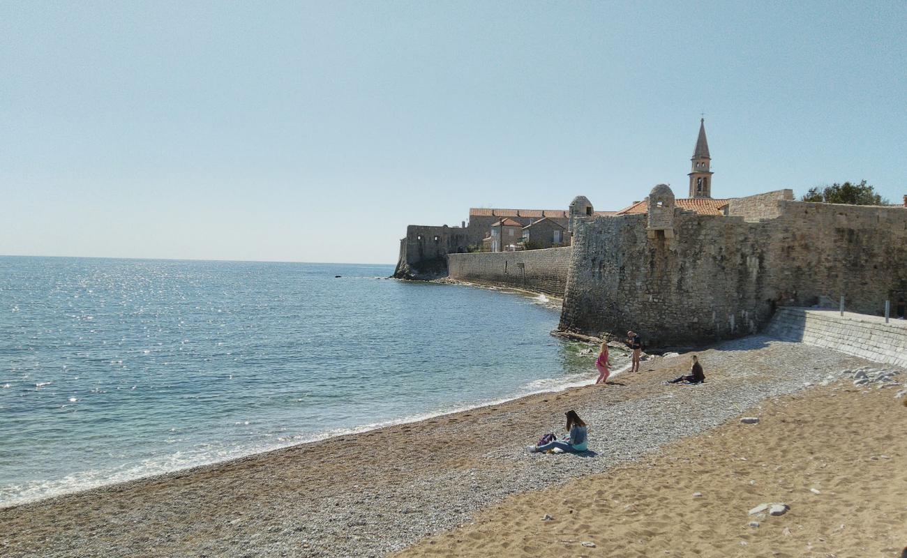 Pizana beach'in fotoğrafı bej çakıl yüzey ile