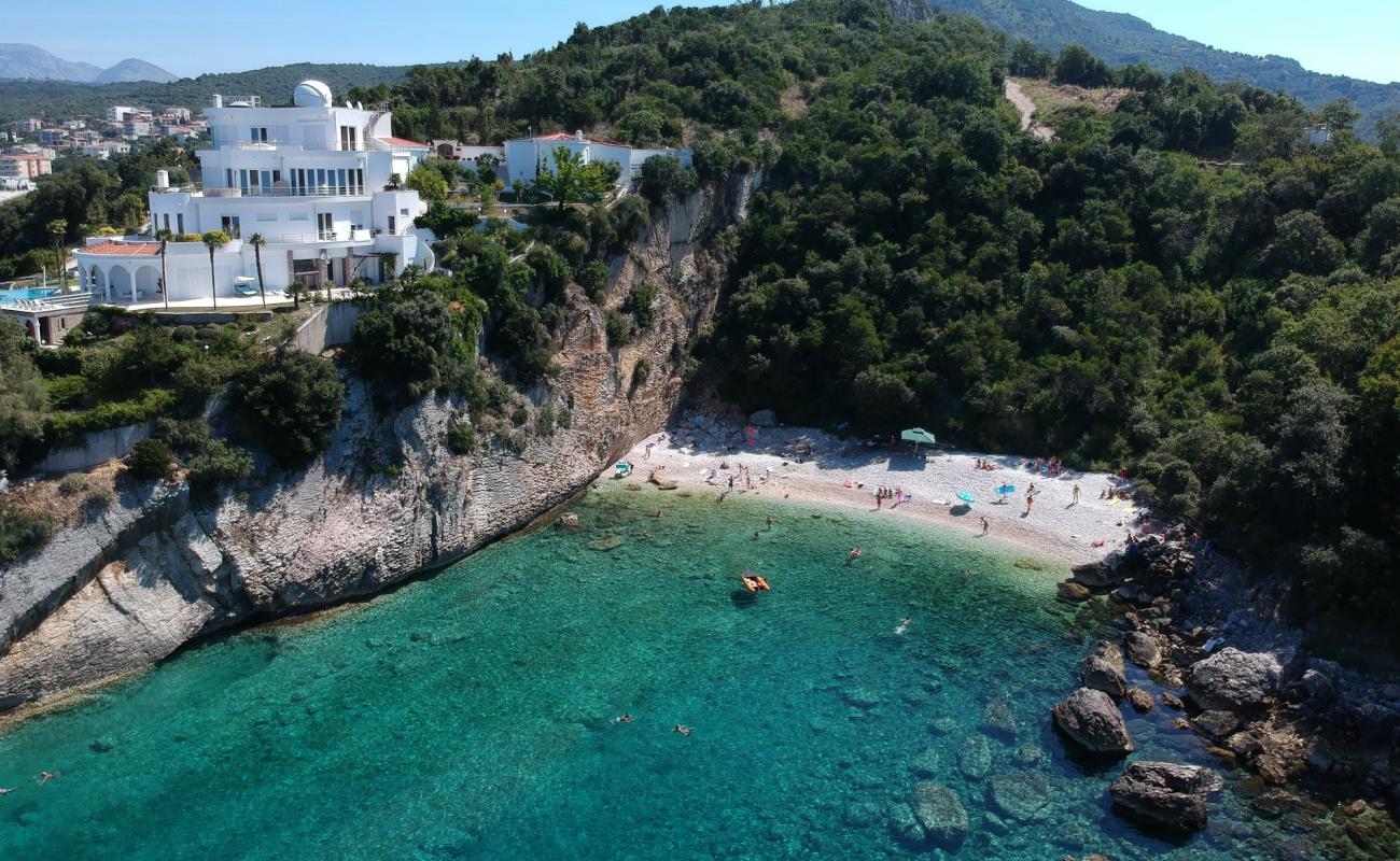 Vedranov beach'in fotoğrafı beyaz çakıl taş yüzey ile