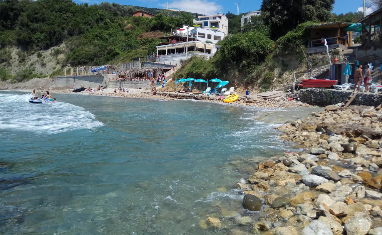 Kruche Rakita beach'in fotoğrafı kayalık arazi yüzey ile