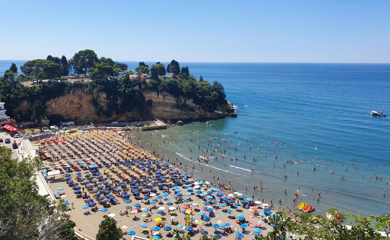 Ulcinj small beach'in fotoğrafı i̇nce gri kum yüzey ile