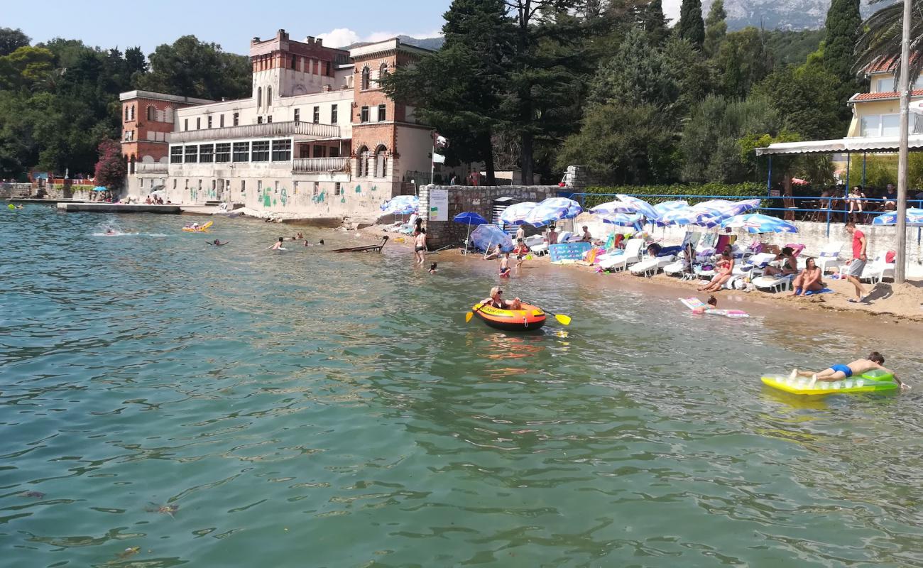 Plava Tisina Beach'in fotoğrafı küçük bej çakıl yüzey ile