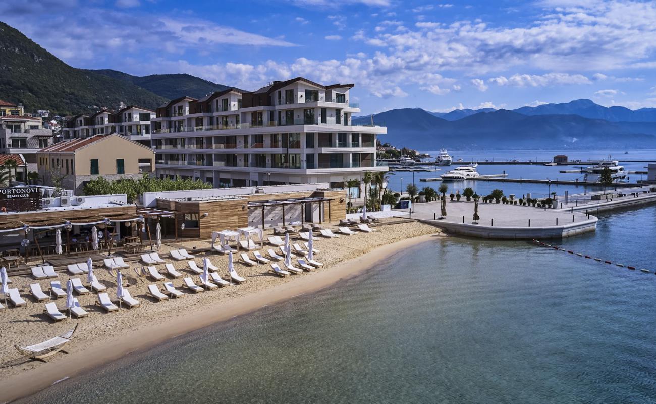 Portonovi Beach Club'in fotoğrafı açık bej kum yüzey ile