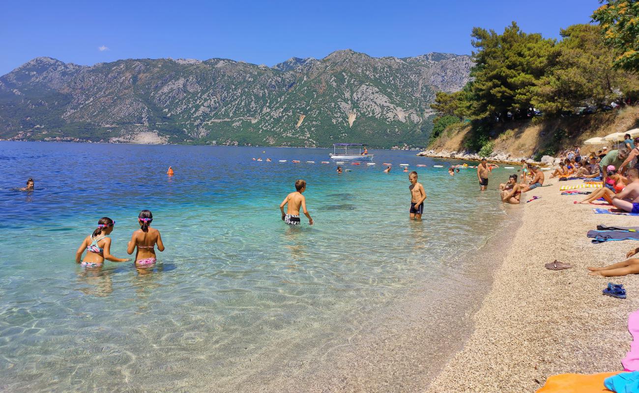 Plaza Perast'in fotoğrafı küçük bej çakıl yüzey ile