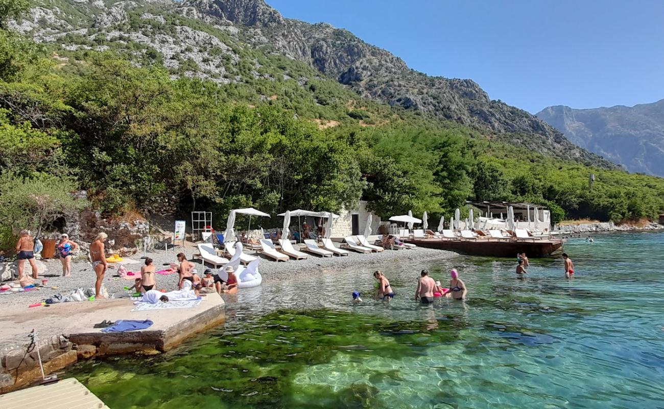 Bajova Kula Beach'in fotoğrafı gri çakıl taşı yüzey ile