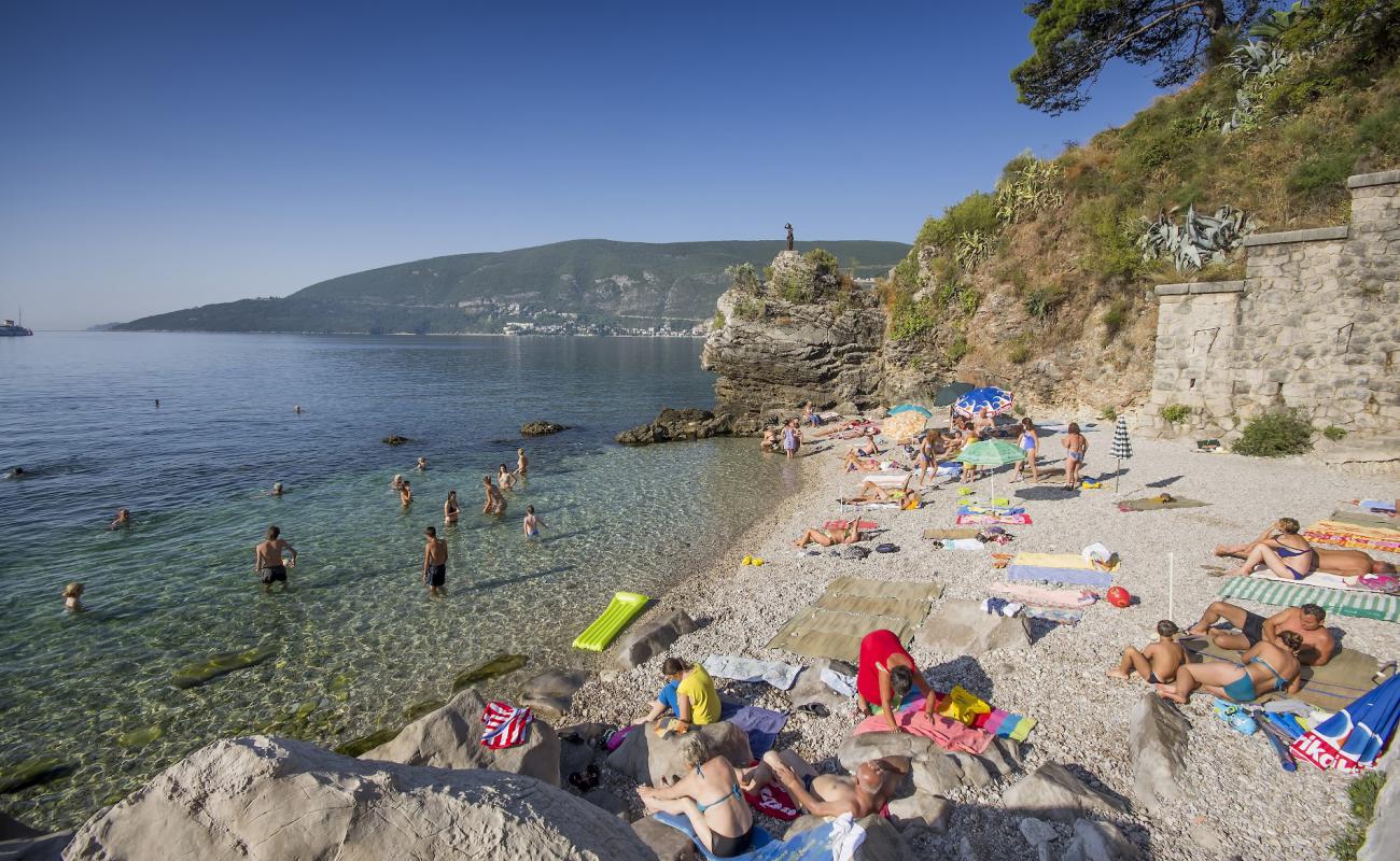 Plaza kod Tunela'in fotoğrafı bej çakıl yüzey ile