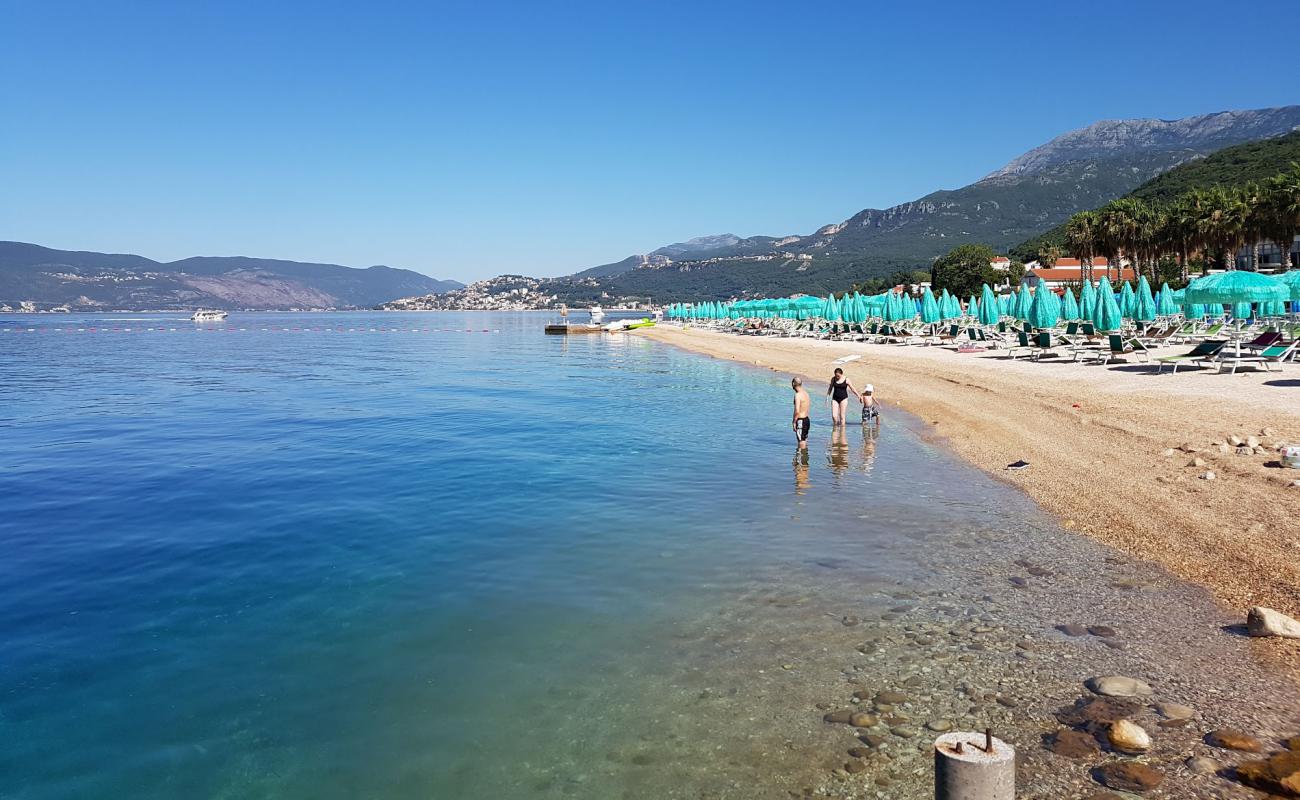 Carine Hotel Kumbor Beach'in fotoğrafı küçük bej çakıl yüzey ile