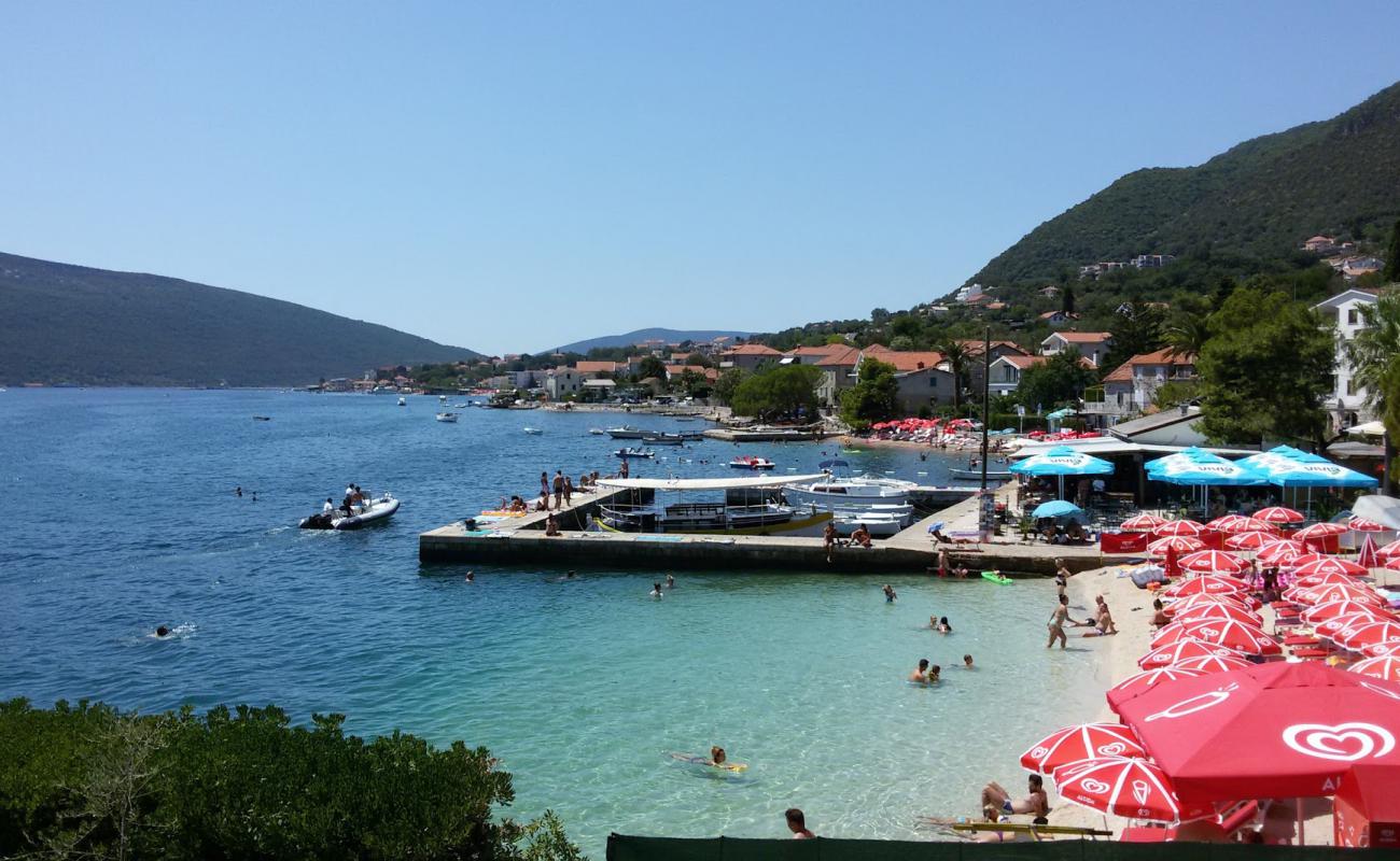 Plaza Tirkiz'in fotoğrafı küçük bej çakıl yüzey ile