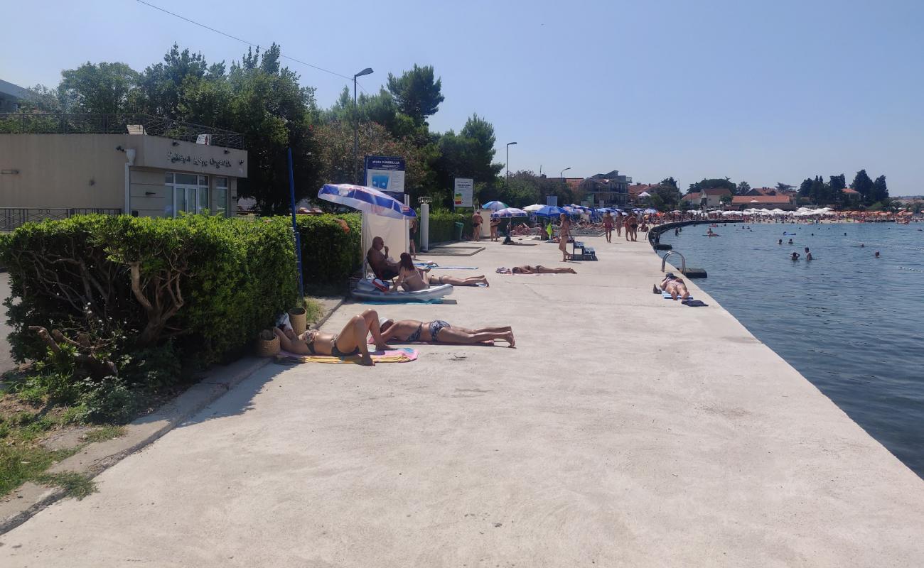 Plaza Hotela Kamelija'in fotoğrafı beton kaplı yüzey yüzey ile