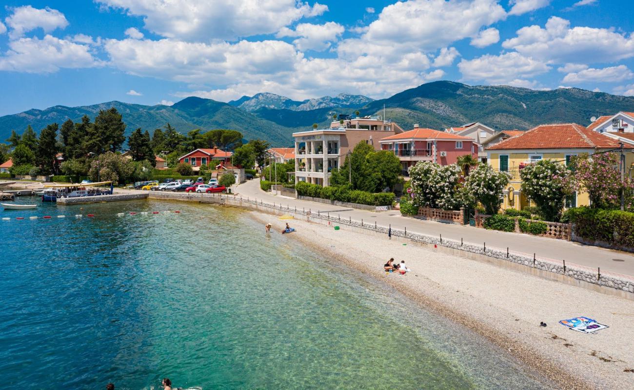 Beach 5C'in fotoğrafı küçük bej çakıl yüzey ile