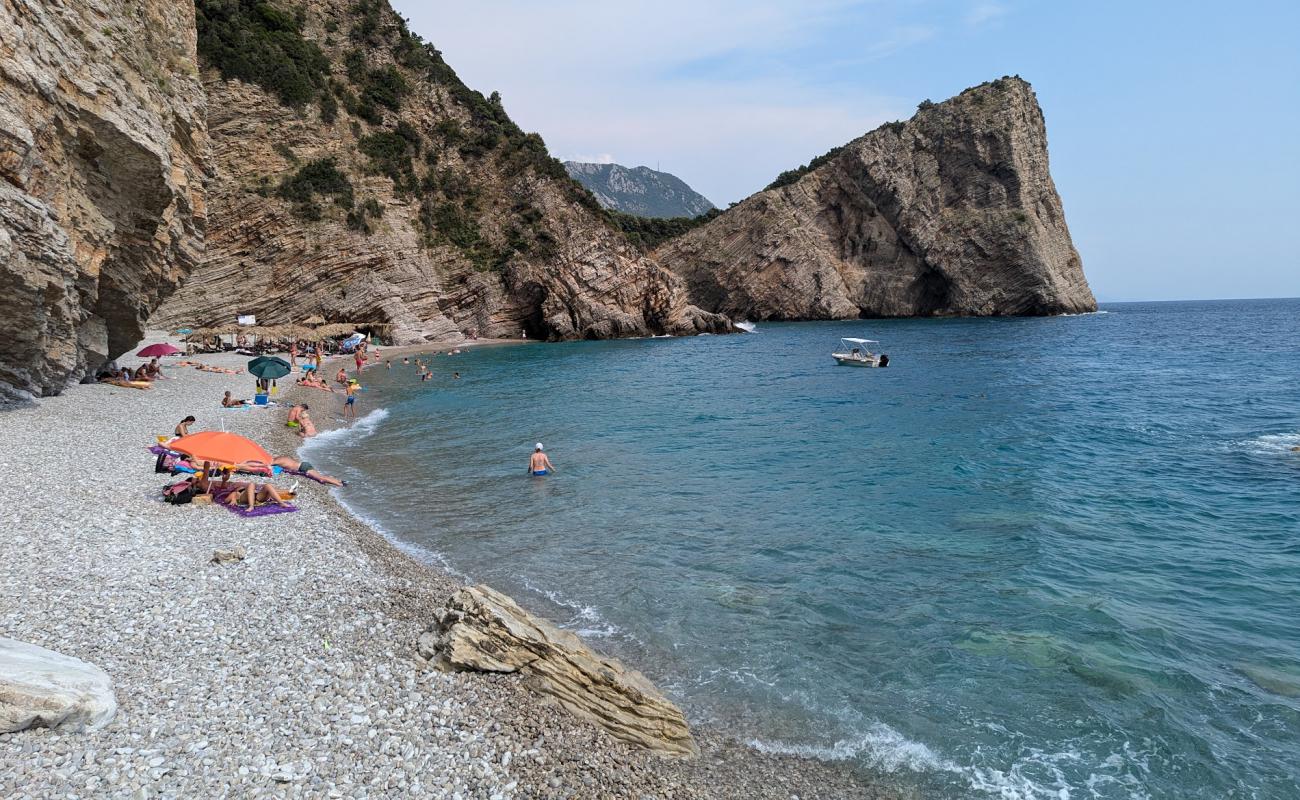 Vezirova Beach'in fotoğrafı gri çakıl taşı yüzey ile