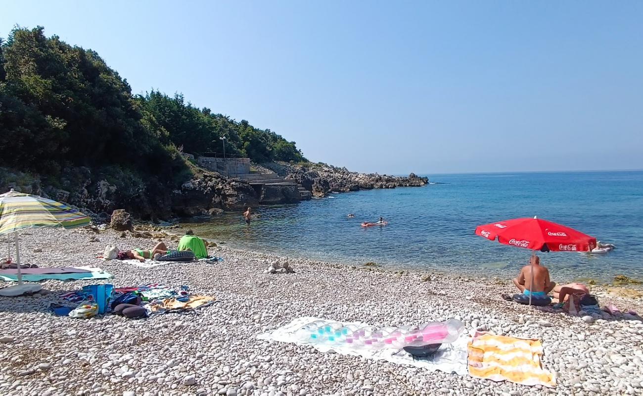 Mala Plaza, Utjeha'in fotoğrafı gri çakıl taşı yüzey ile