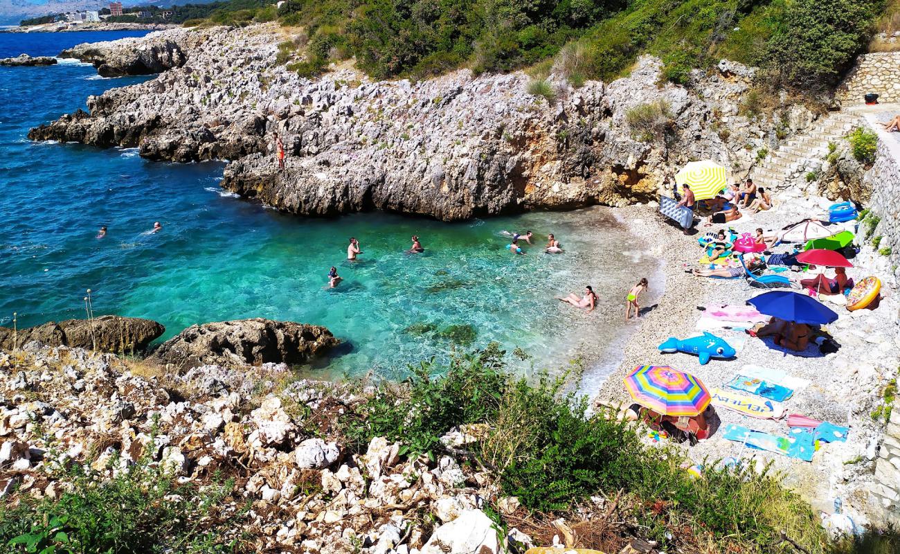 Utjeha Small Beach'in fotoğrafı gri çakıl taşı yüzey ile