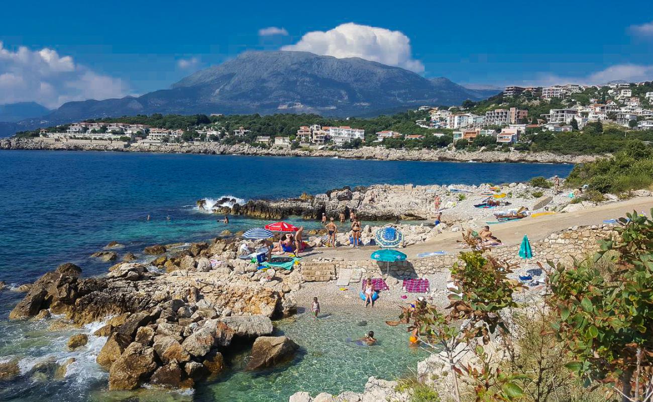 Plazica Petovica Zabio'in fotoğrafı kayalık arazi yüzey ile