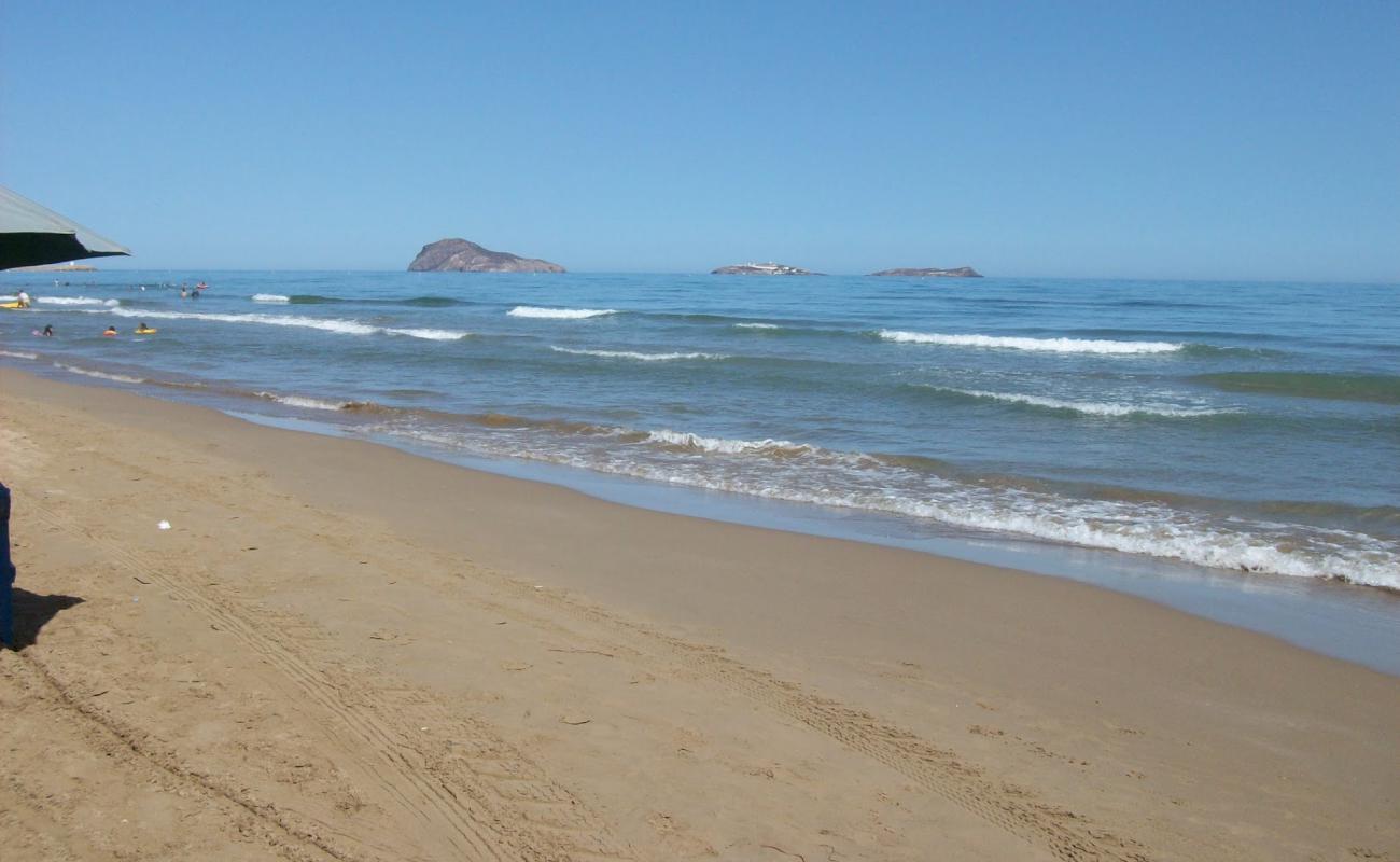 Plage Ras El-Ma'in fotoğrafı parlak kum yüzey ile