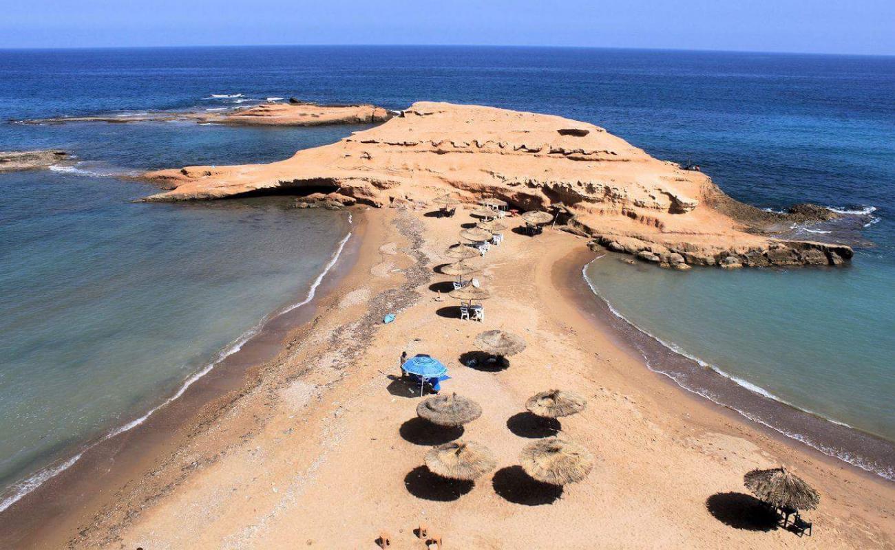 Sidi El Bachir Beach'in fotoğrafı siyah kum ve çakıllar yüzey ile