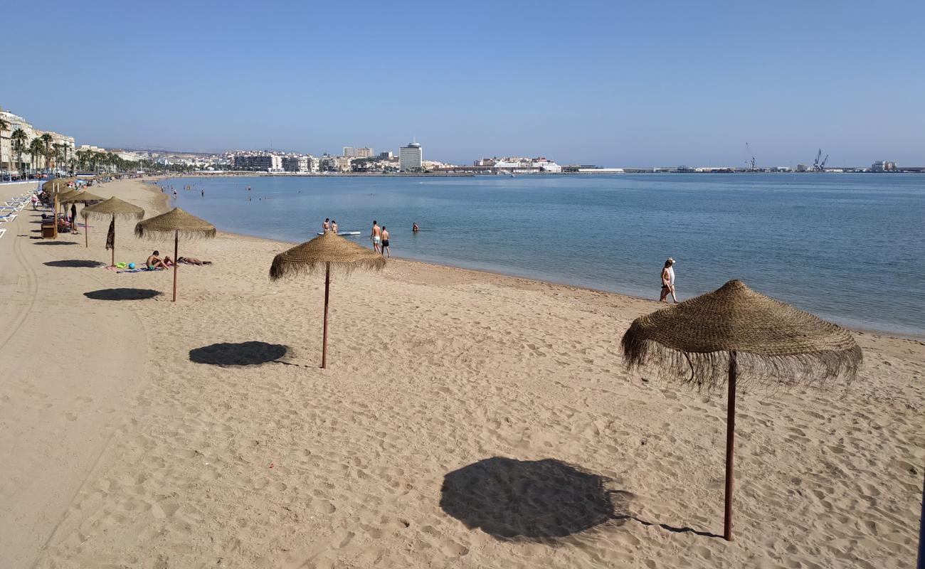 Playa de los Carabos'in fotoğrafı i̇nce bej kum yüzey ile