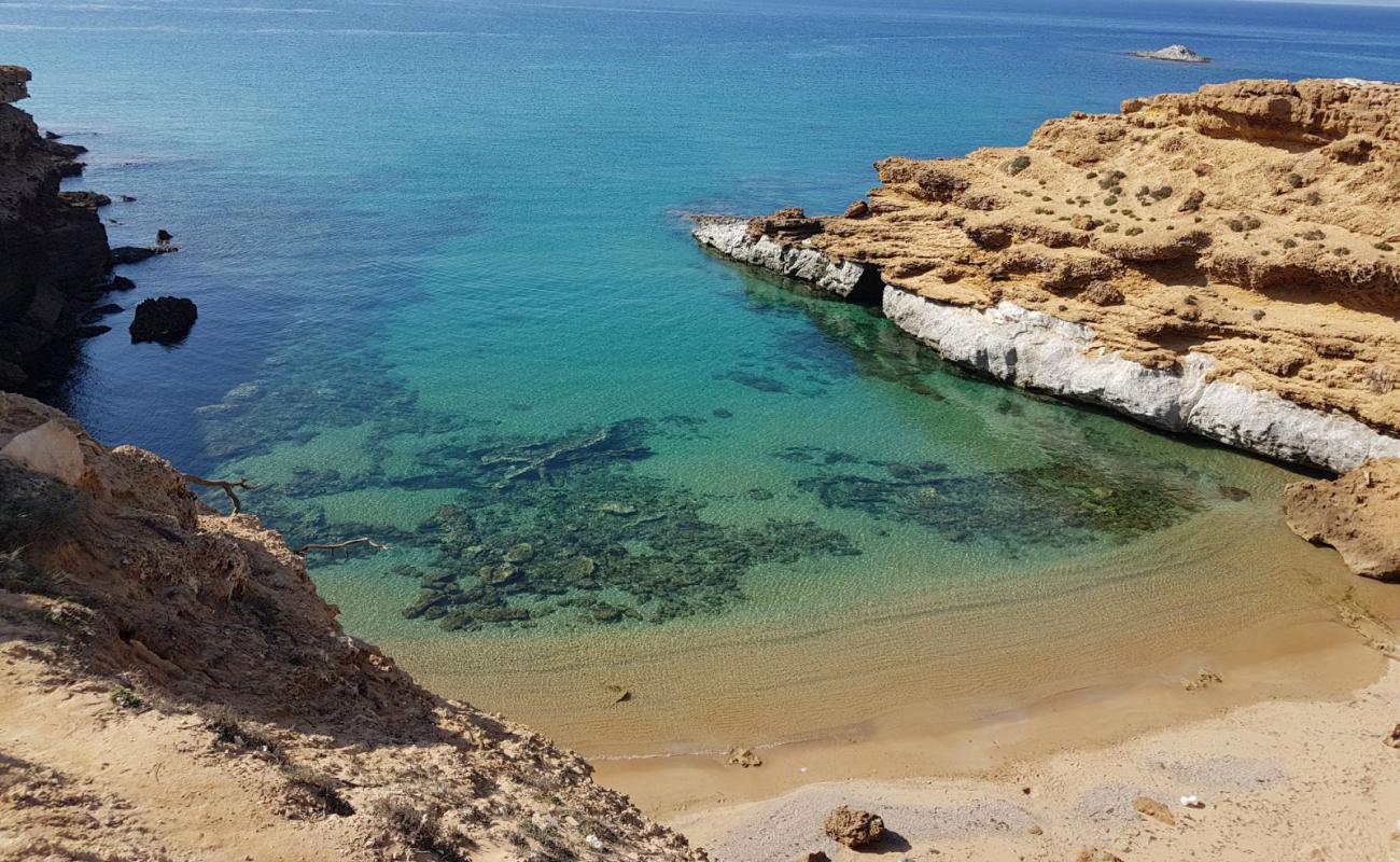 Charrana beach'in fotoğrafı parlak kum yüzey ile