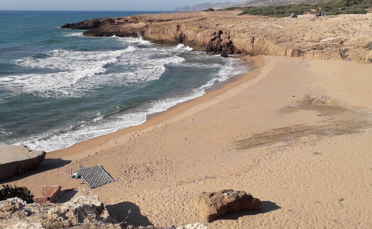 Plage Marsa Yawyan'in fotoğrafı parlak kum yüzey ile