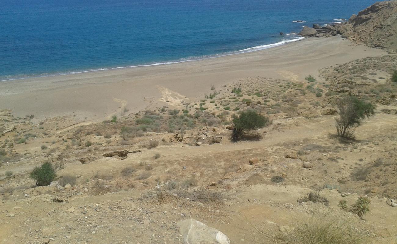 Plage de Sidi Driss'in fotoğrafı çakıl ile kum yüzey ile