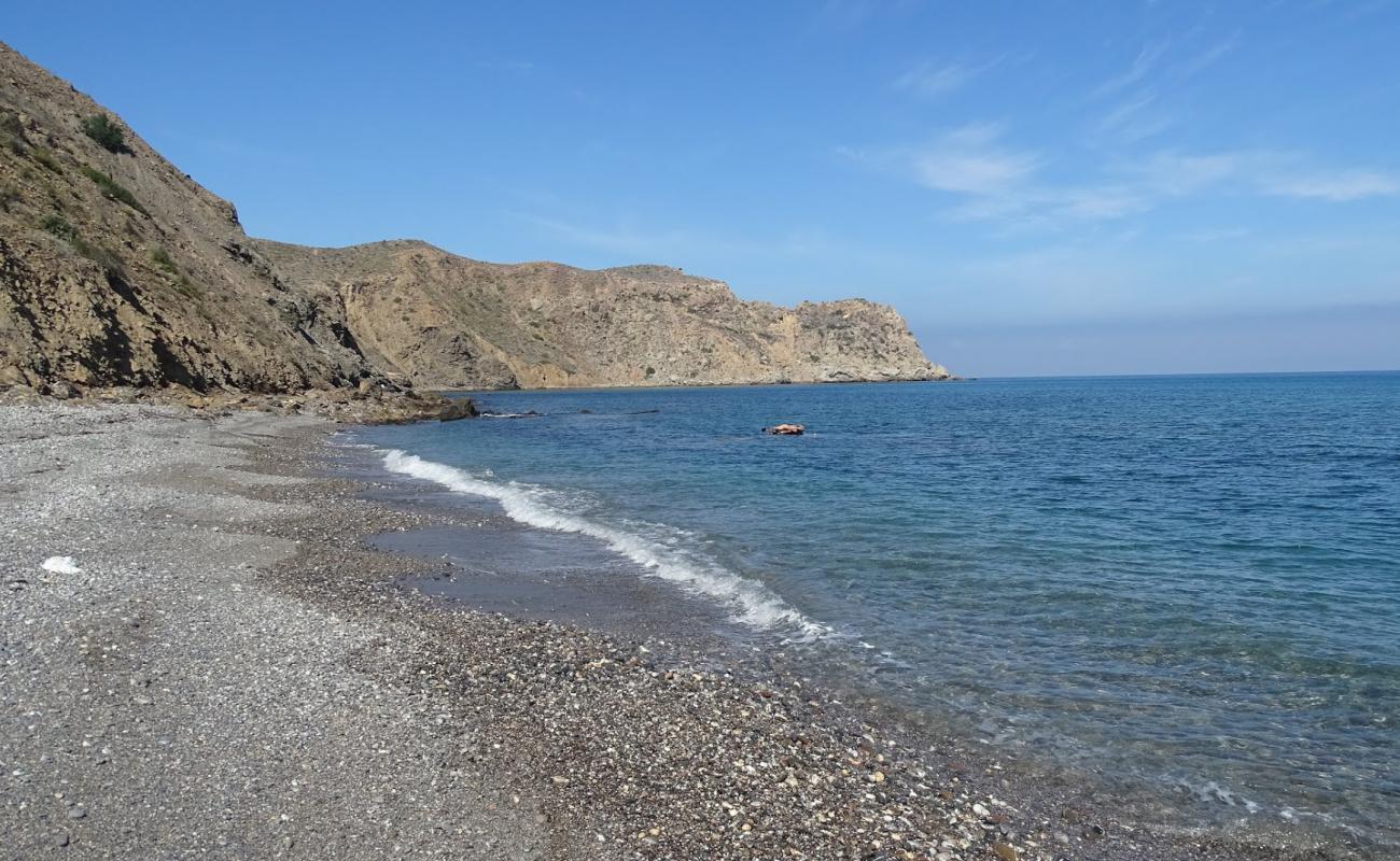 Boumehdi beach'in fotoğrafı küçük gri çakıllar yüzey ile