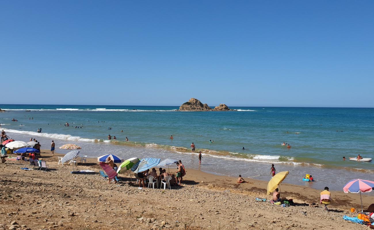 Plage Cala-Iris'in fotoğrafı kahverengi kum yüzey ile