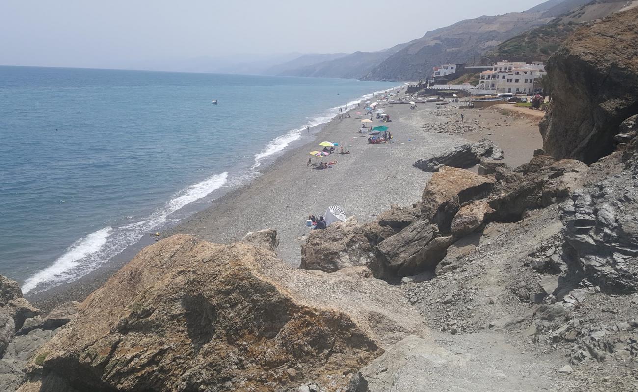 Plage Jnan Annich'in fotoğrafı gri çakıl taşı yüzey ile