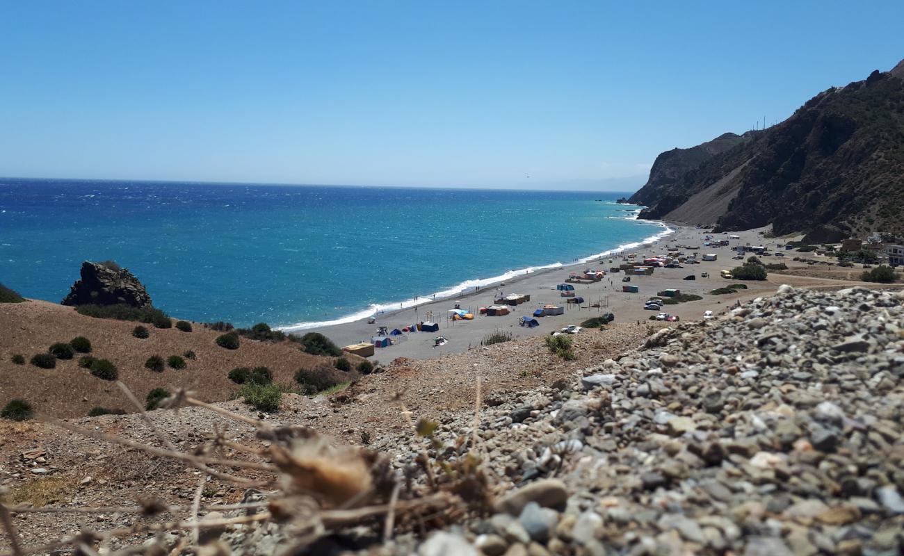 Plage Beni Baroun'in fotoğrafı küçük gri çakıllar yüzey ile