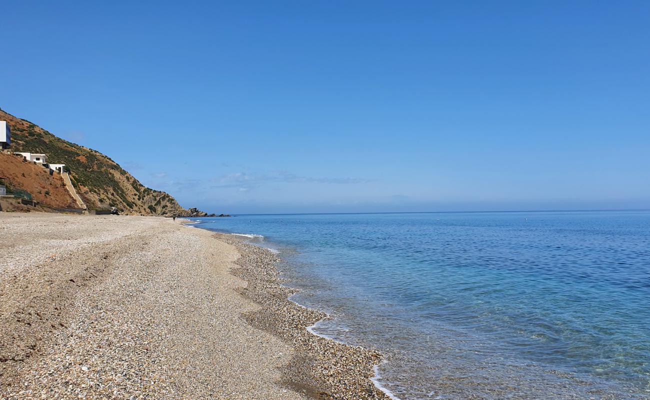 Tamernout Beach'in fotoğrafı gri çakıl taşı yüzey ile