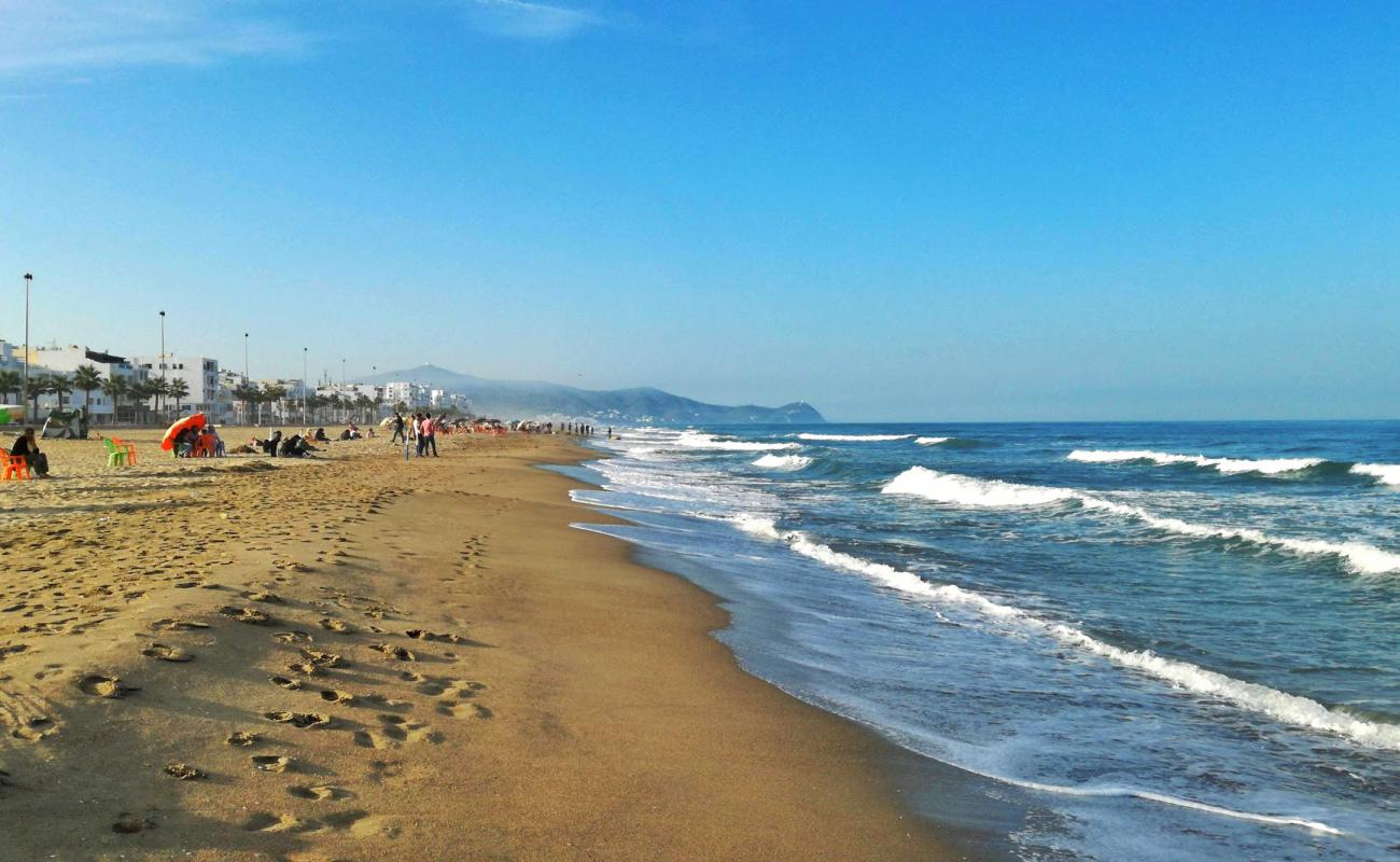 Plage Martil'in fotoğrafı i̇nce bej kum yüzey ile