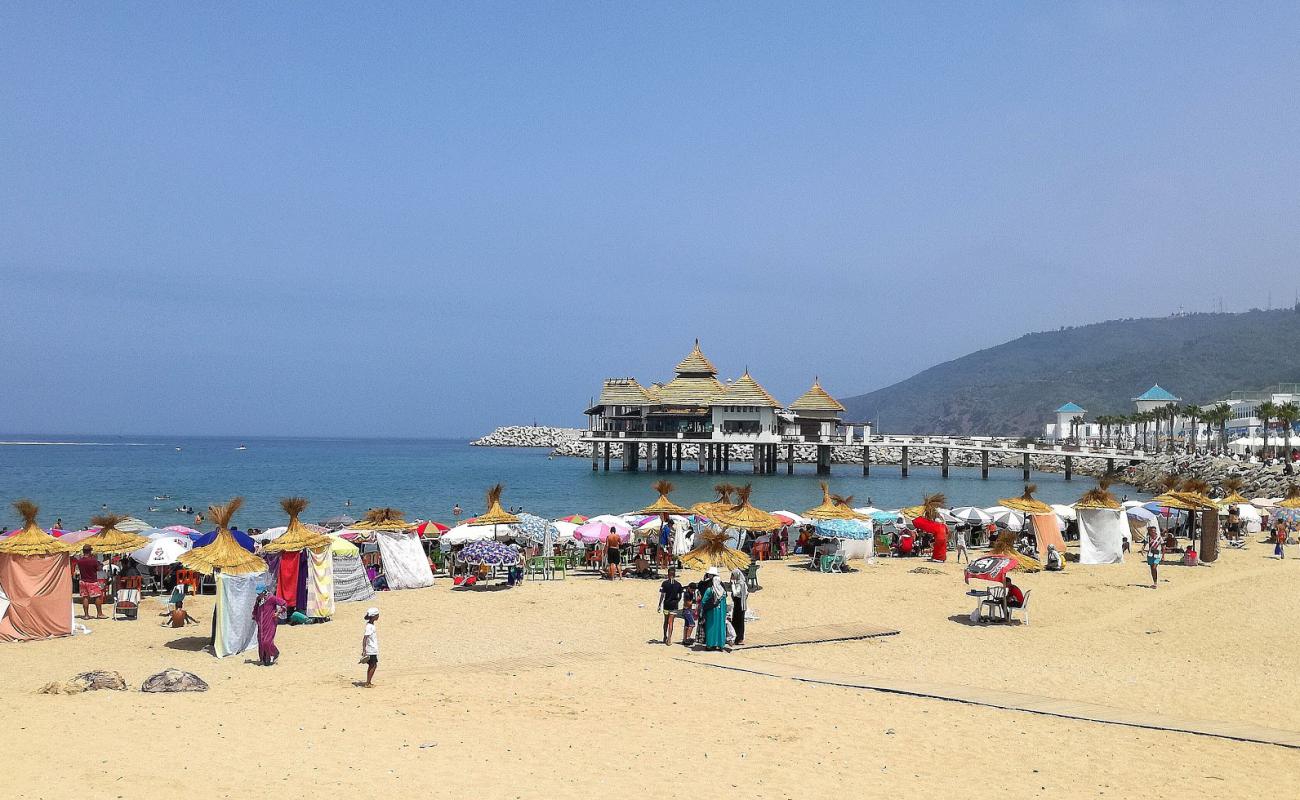 Plage de M'Diq'in fotoğrafı açık bej kum yüzey ile
