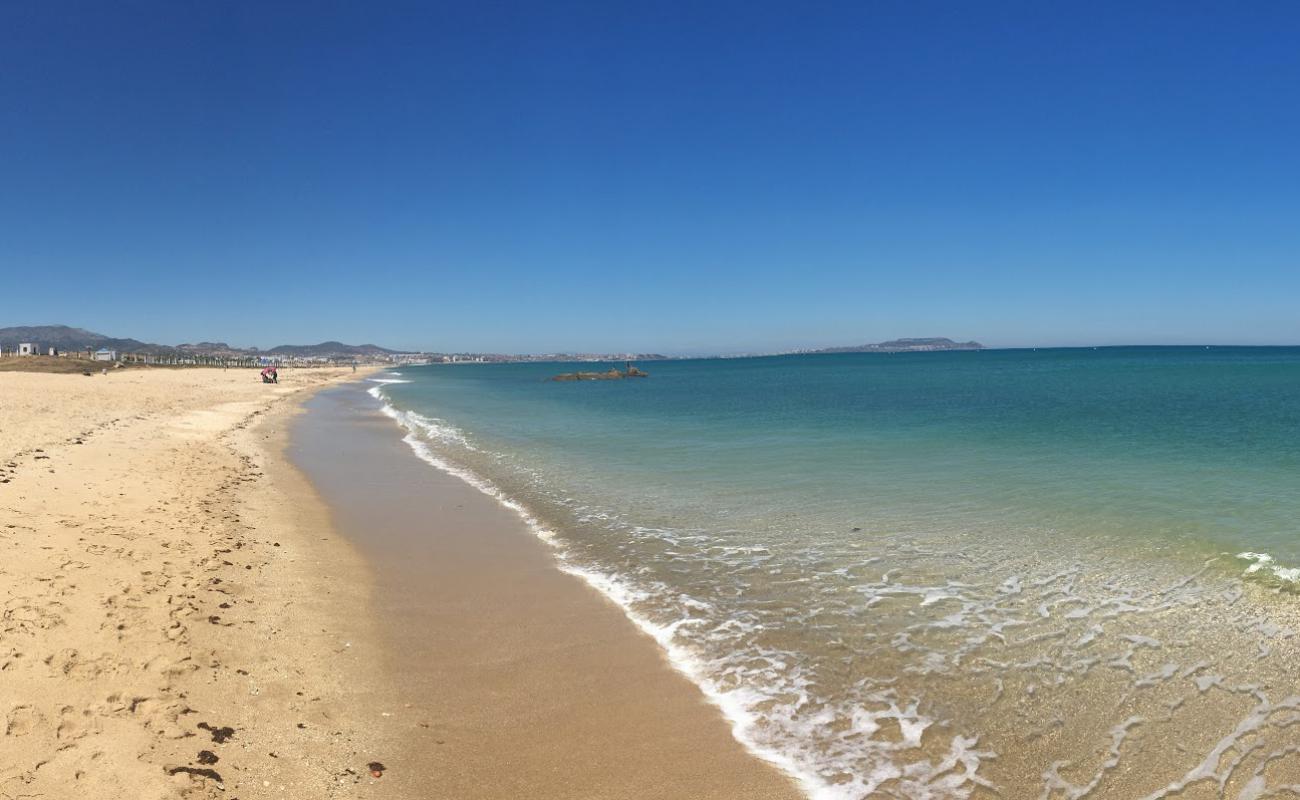 Riffiine Beach'in fotoğrafı açık bej kum yüzey ile