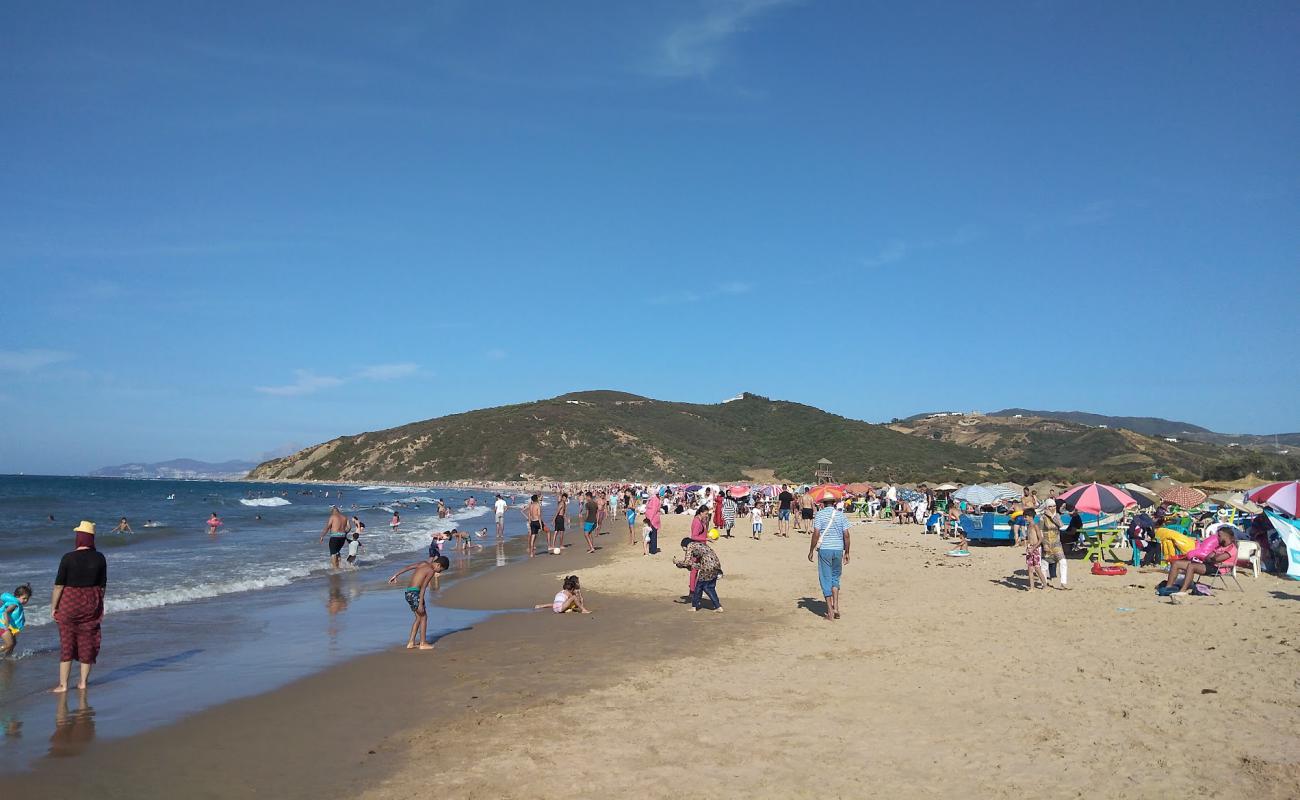 Plage Oued Alian'in fotoğrafı parlak ince kum yüzey ile