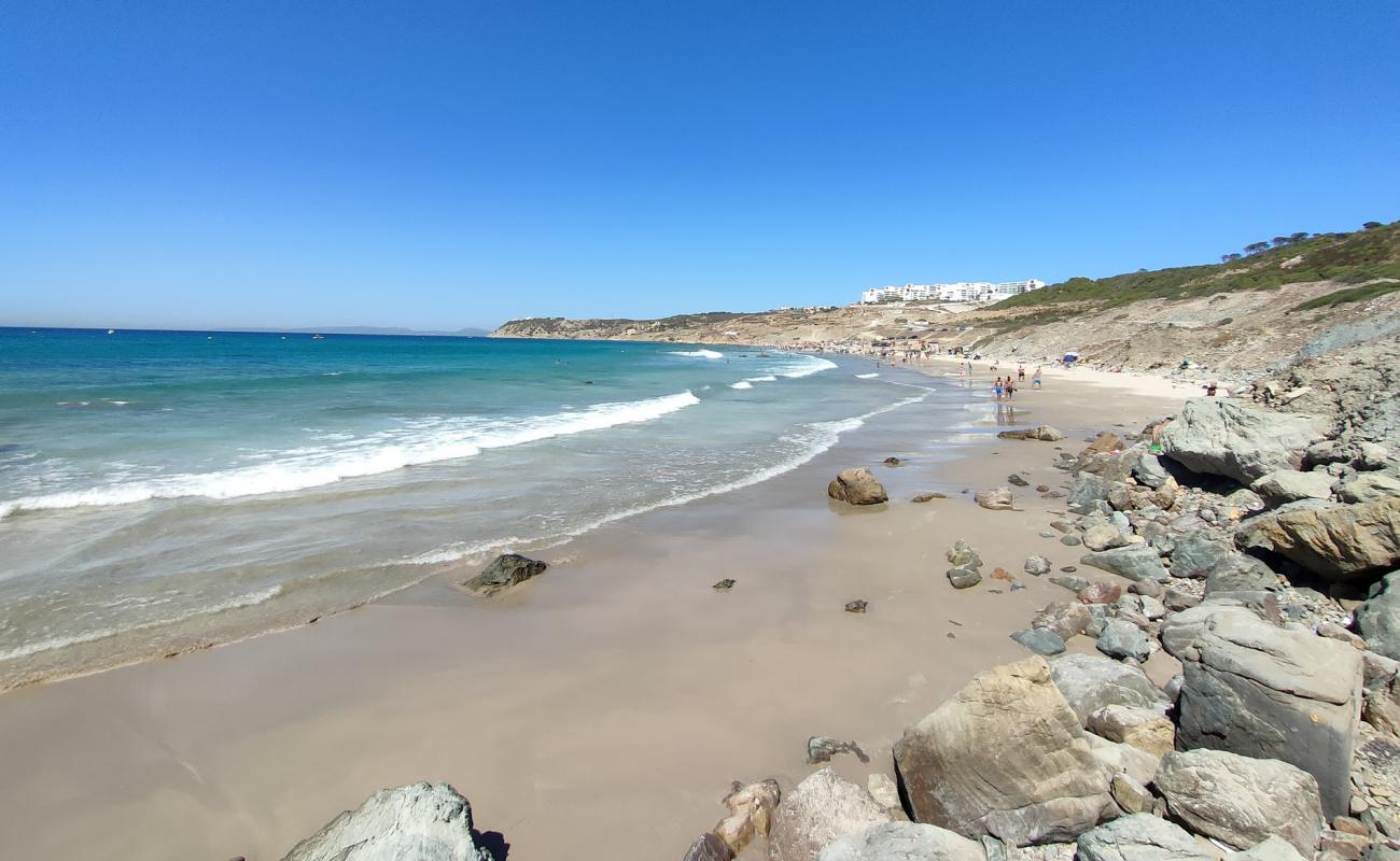 Plage Mrisat'in fotoğrafı açık bej kum yüzey ile