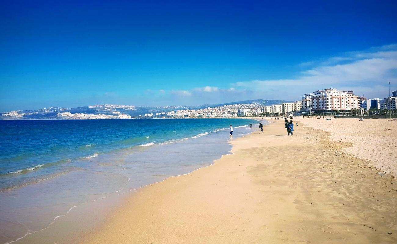 Tangier Plajı'in fotoğrafı parlak ince kum yüzey ile