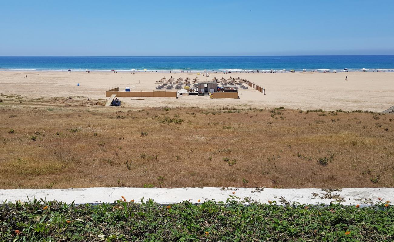 Plage de Asilah'in fotoğrafı parlak ince kum yüzey ile