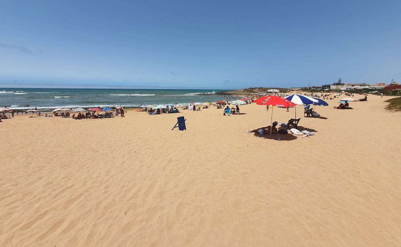 Plage des Contrebandiers'in fotoğrafı parlak kum yüzey ile