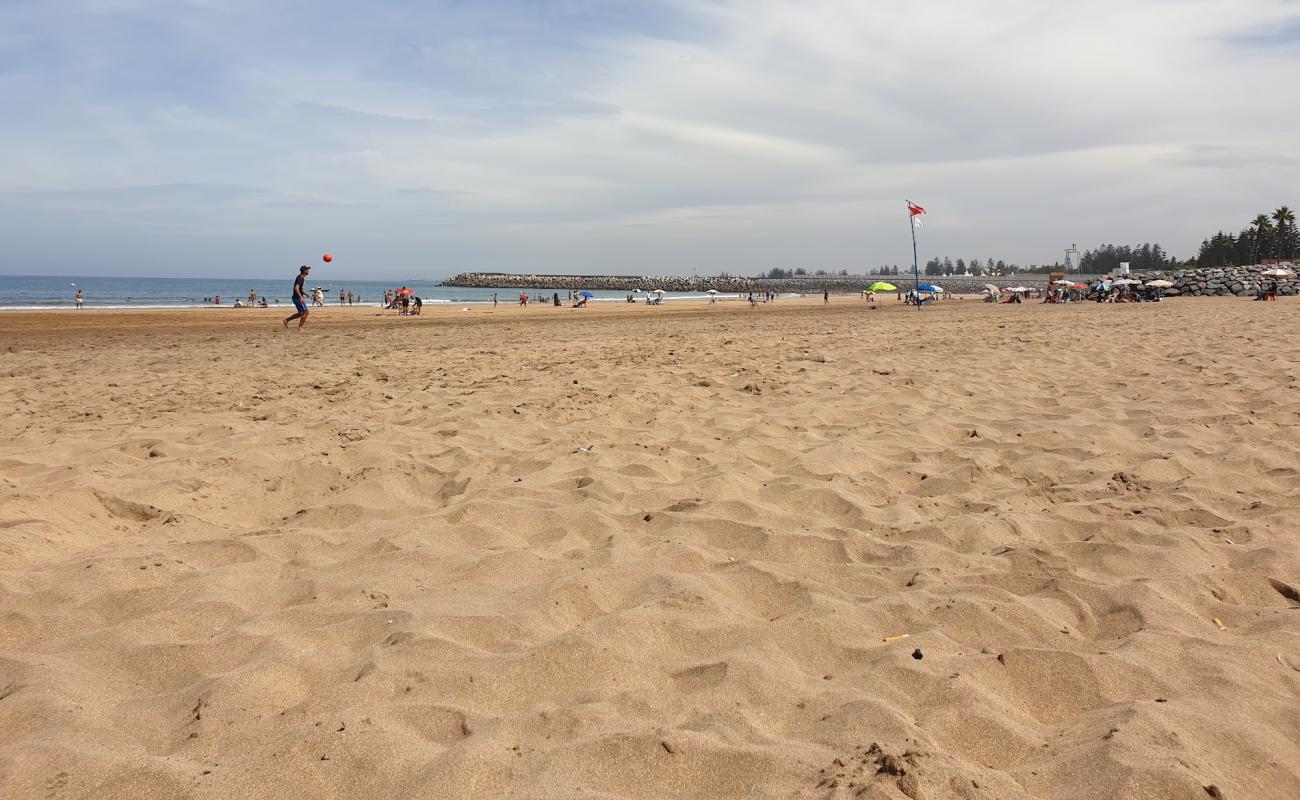 Plage de Skhirat'in fotoğrafı i̇nce bej kum yüzey ile