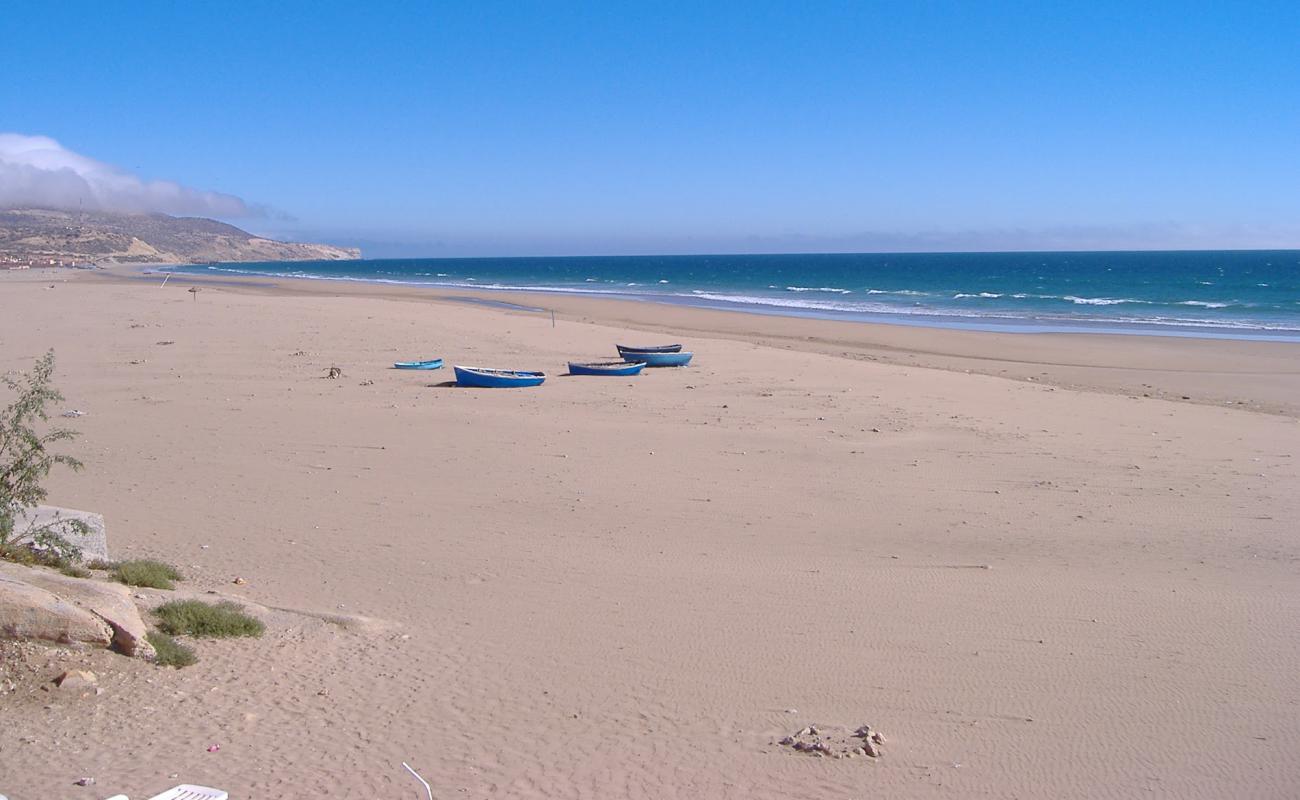 Plage Aghroud'in fotoğrafı parlak ince kum yüzey ile