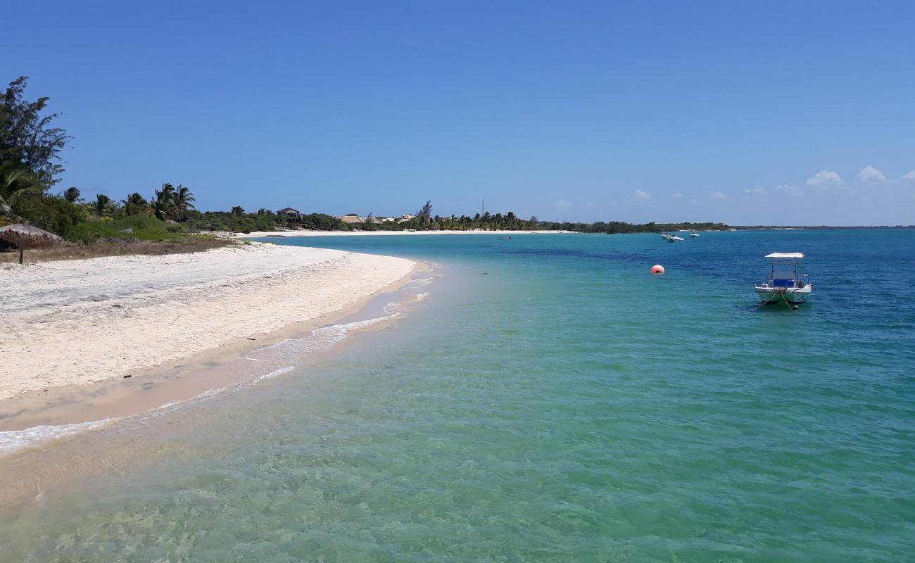 Laisse Beach'in fotoğrafı parlak kum yüzey ile