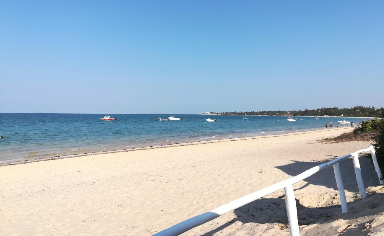 Vilankulos Beach'in fotoğrafı açık bej kum yüzey ile
