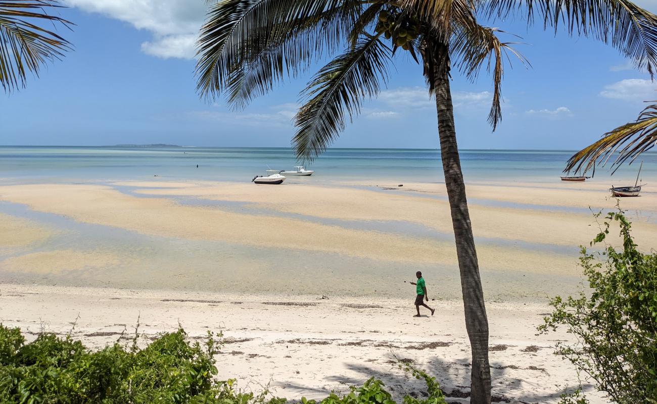 Vilankulos Beach II'in fotoğrafı açık bej kum yüzey ile