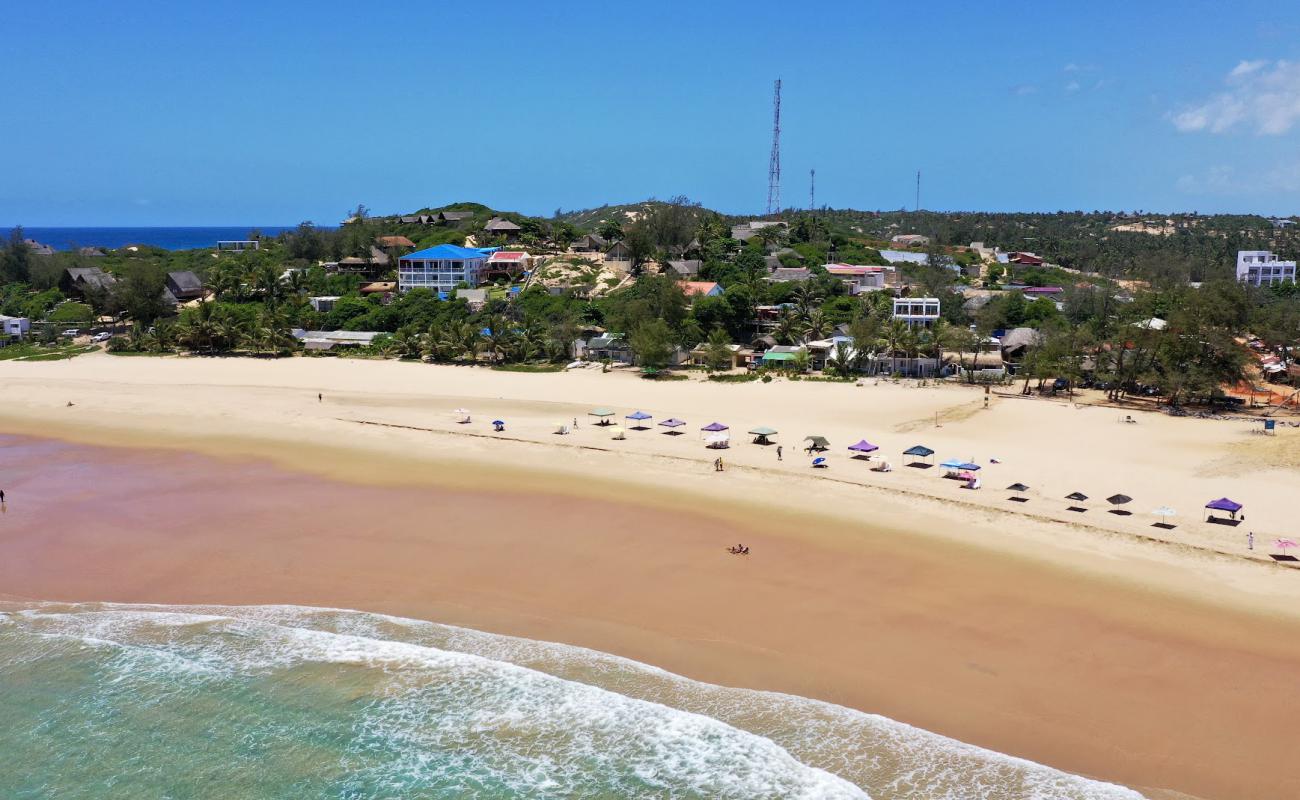 Tofo Beach'in fotoğrafı açık bej kum yüzey ile