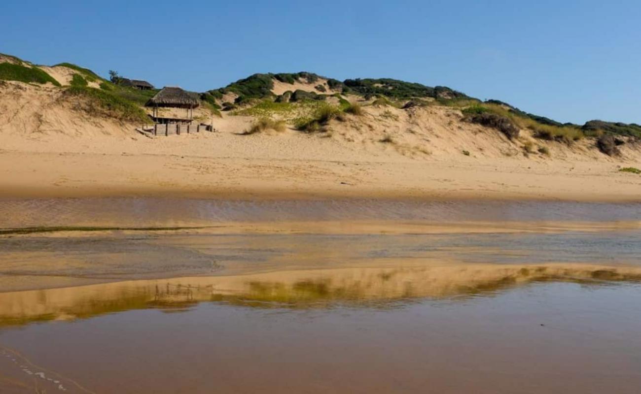 Mar Me Quer Retreat Beach'in fotoğrafı parlak kum yüzey ile