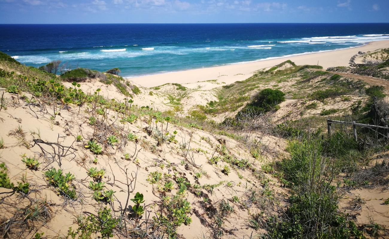 Praia de Jangamo II'in fotoğrafı açık bej kum yüzey ile