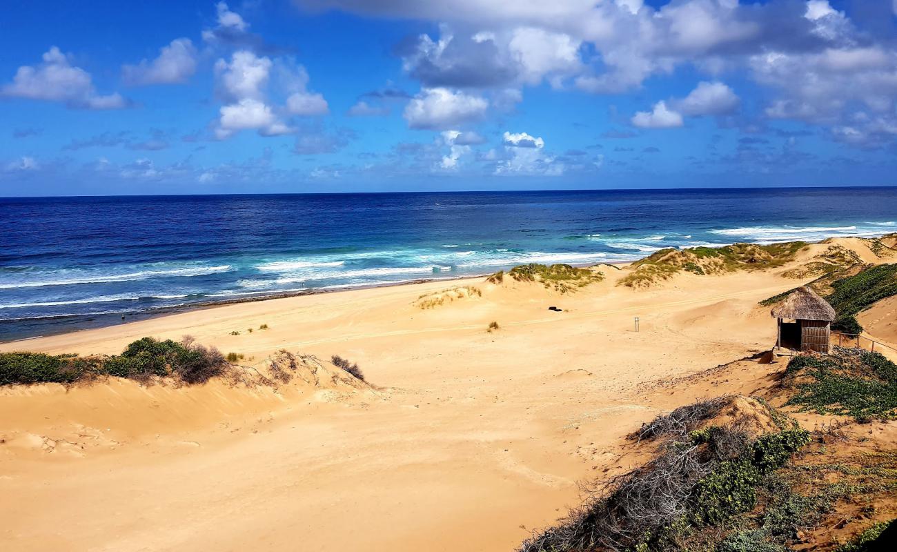 Island Rock Beach'in fotoğrafı açık bej kum yüzey ile