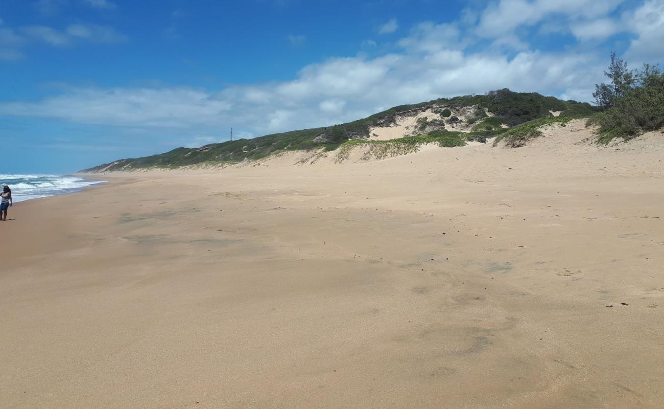 Praia de Chidenguele'in fotoğrafı açık bej kum yüzey ile